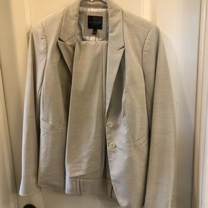 The Limited cream blazer and pant suit set, size 2.